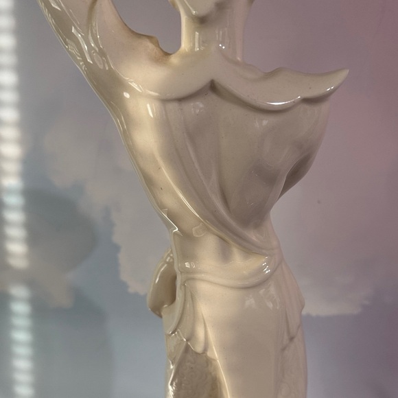 Vintage white ceramic or porcelain Asian female figurine by Maurine Downing - Picture 6 of 12